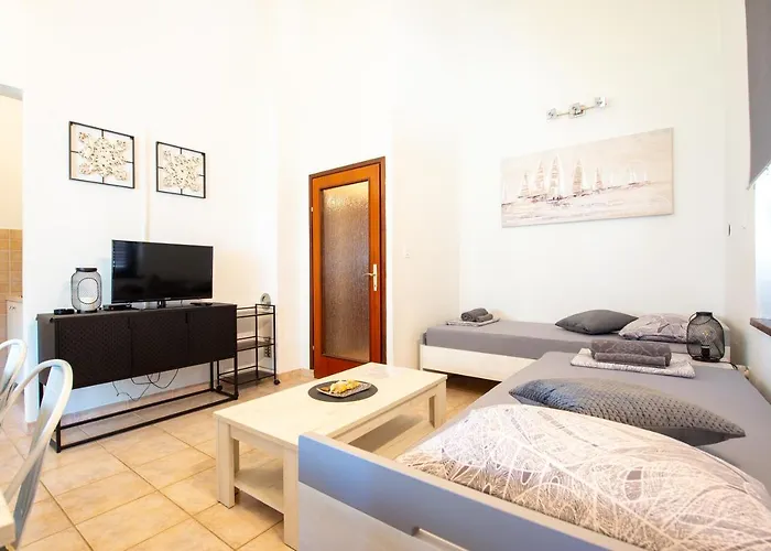 Apartments Ela